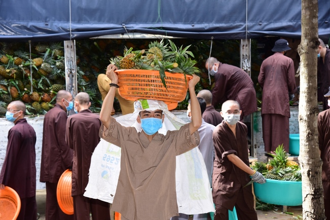 Chùa Hoằng Pháp: Tiếp tục hỗ trợ người dân khó khăn trong đại dịch Covid (đợt 8)